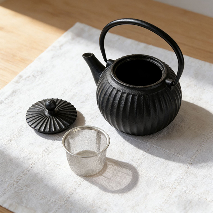 Teiera in ghisa con infusore Tetsubin giapponese