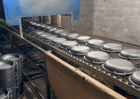 Linea di produzione di padelle in ghisa